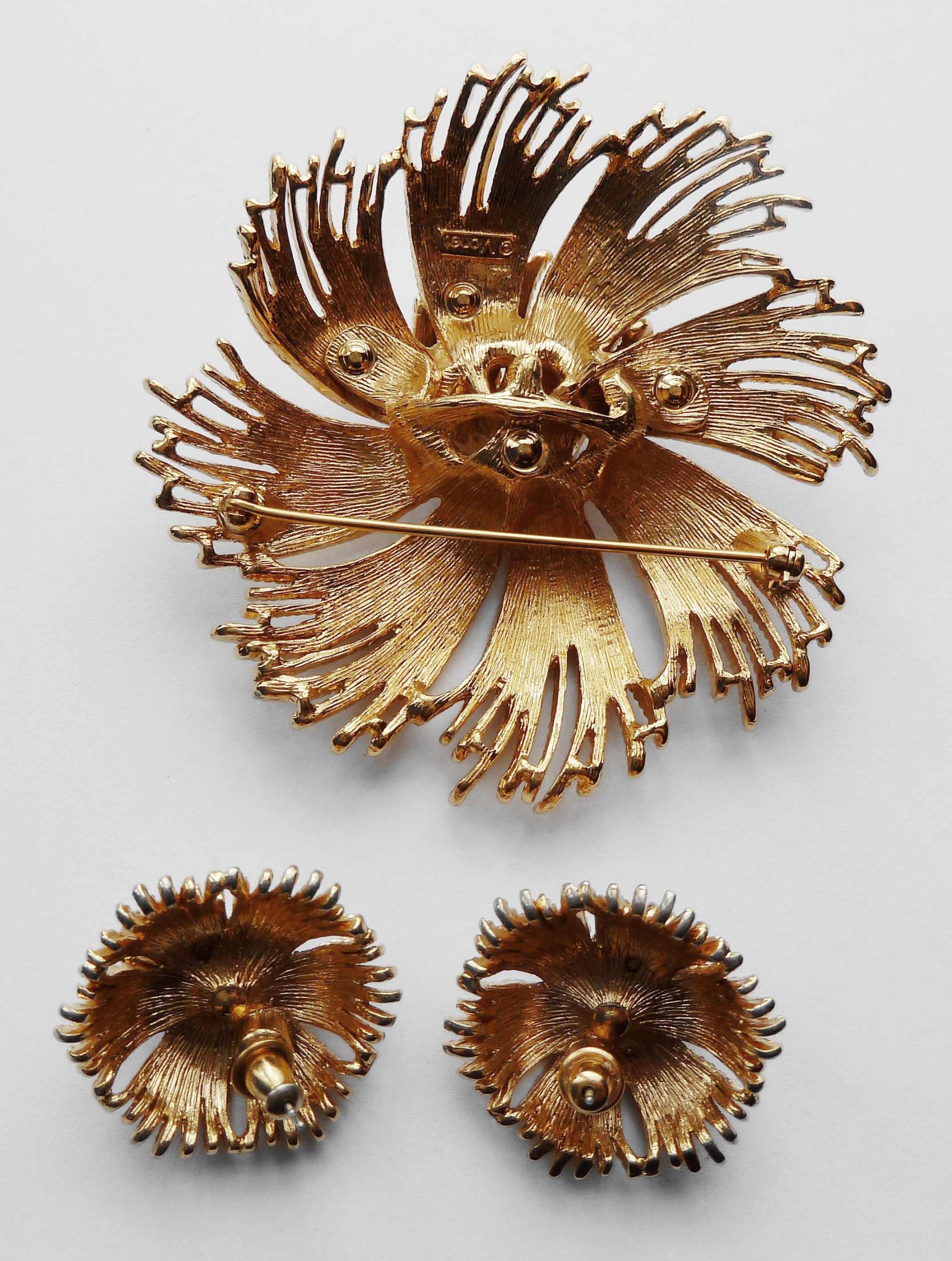 Stores that hotsell sell monet jewelry