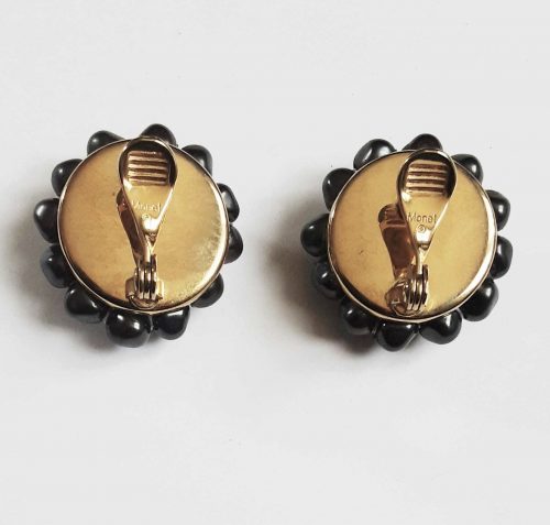 Monet pearls clip earrings mark