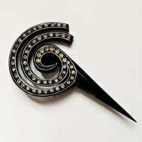 deco hat pin