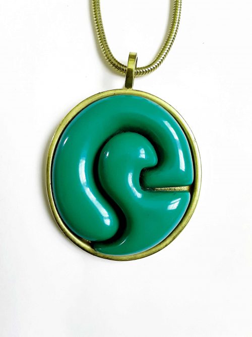 Cardin green gilt pendant closeup