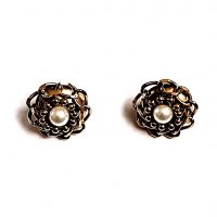 Poggi Paris clip pearl earrings